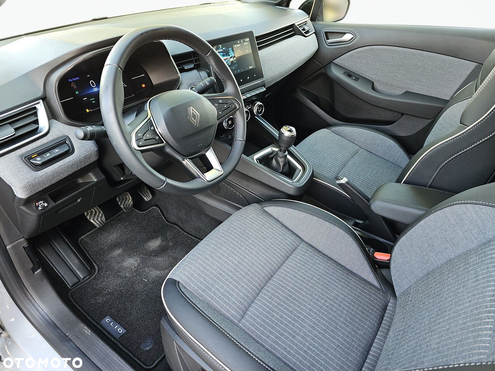 Renault Clio - 11