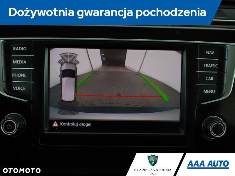 Volkswagen Touran - 12