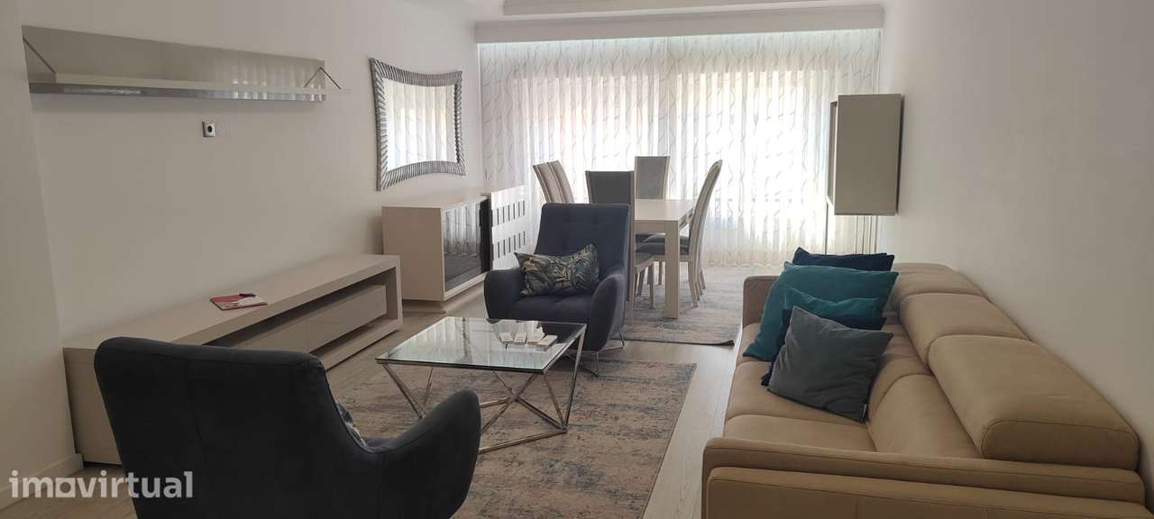 T3 com 2 casas de banho em Massamá Norte. Entrada imediata. - Grande imagem: 5/25