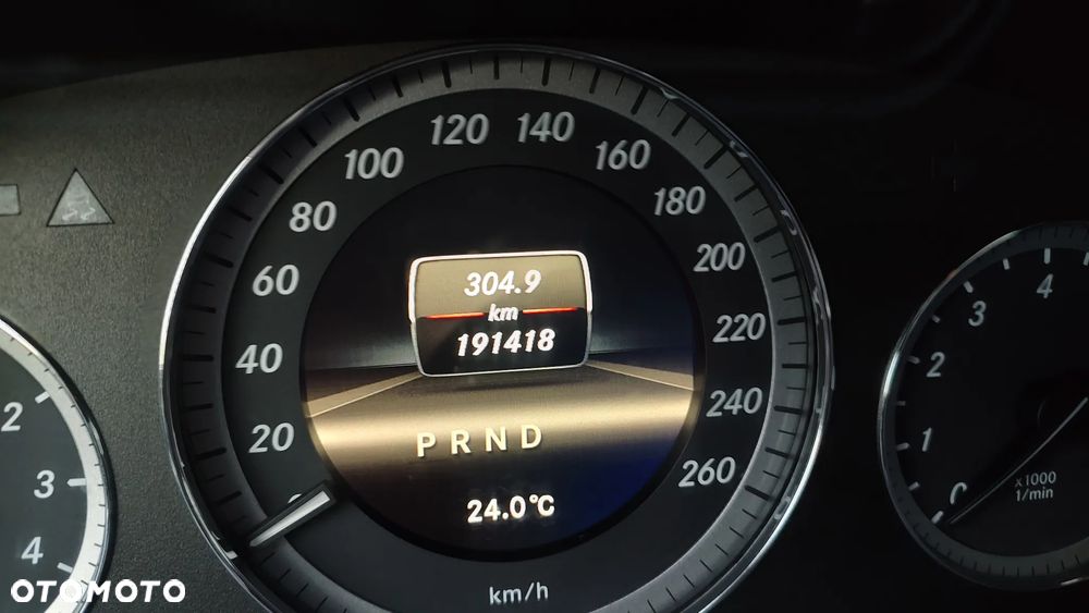 Mercedes-Benz Klasa E 200 NGT BlueEffICIENCY Elegance - 12