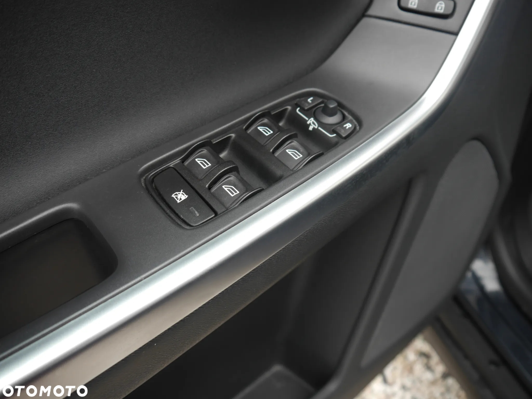 Volvo XC 60 2.4D - 17