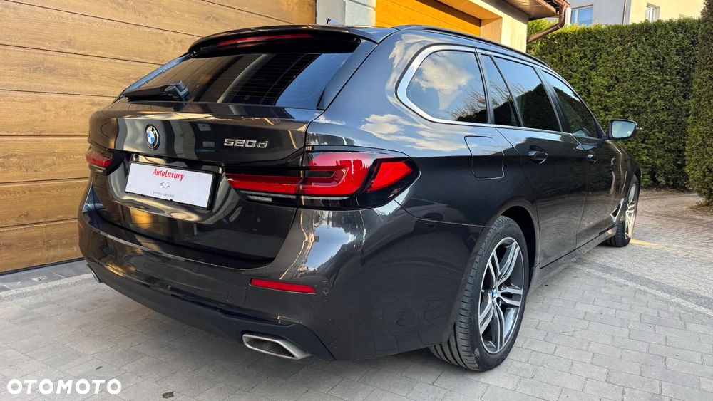 BMW Seria 5 520d Sport Line - 12