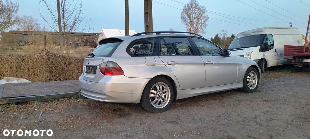 BMW Seria 3 318d - 4