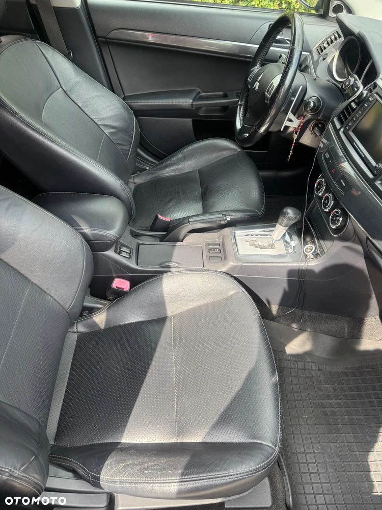 Mitsubishi Lancer - 10