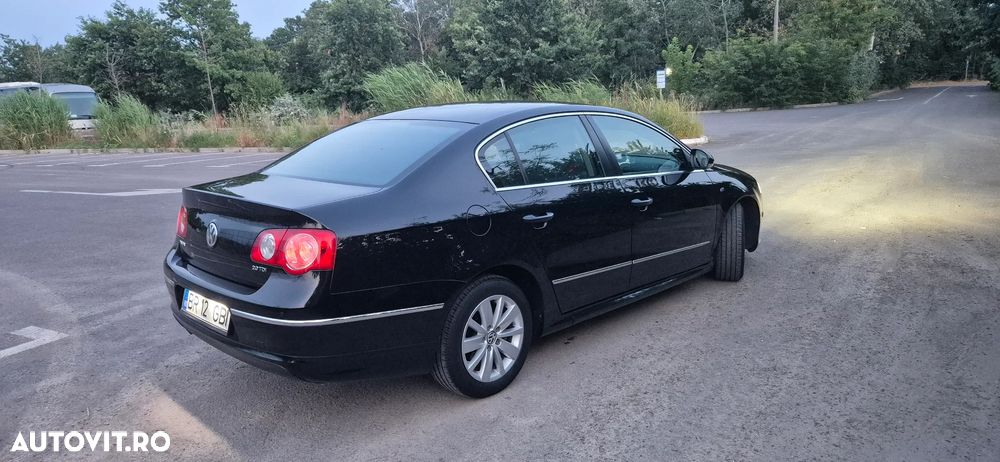 Volkswagen Passat 2.0 TDI DPF Blue TDI Highline - 13