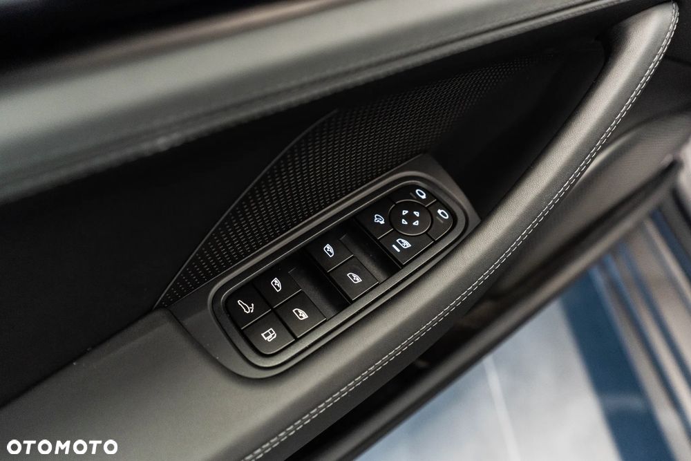 Porsche Panamera 4 E-Hybrid PHEV - 29