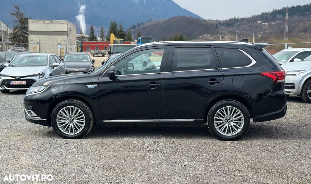 Mitsubishi Outlander 2.4 4WD Top - 32