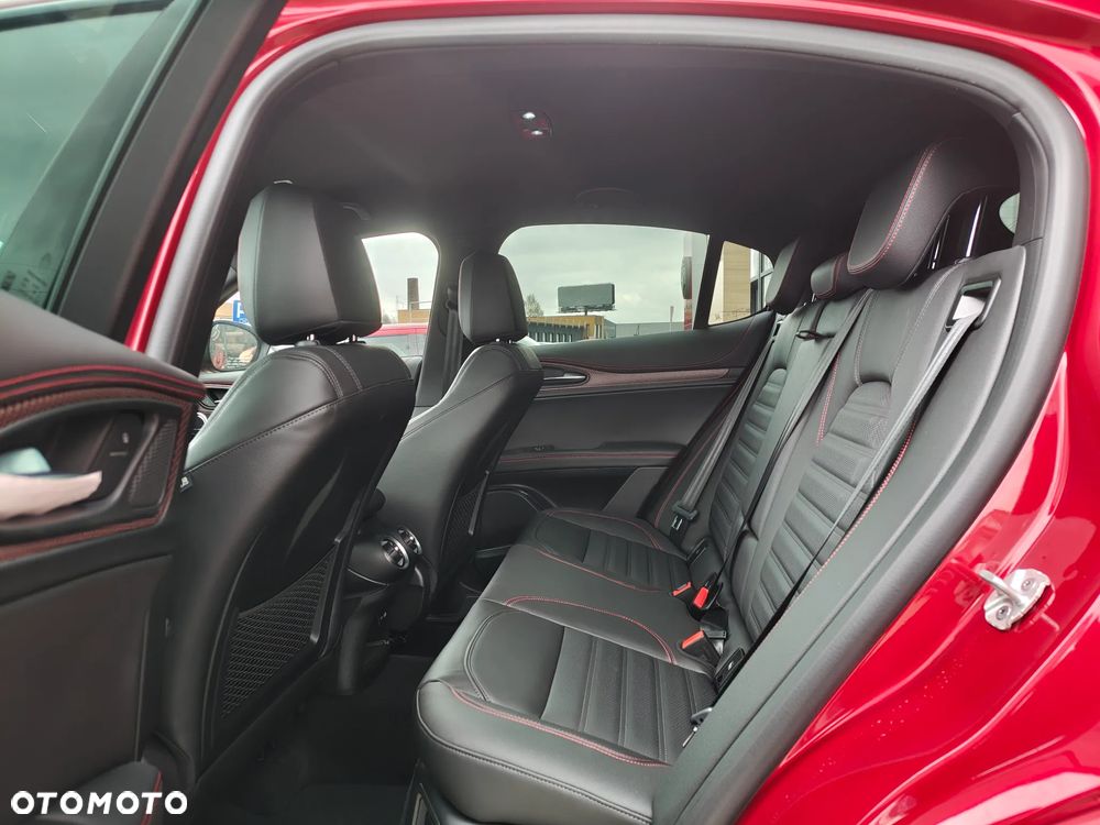 Alfa Romeo Stelvio - 11