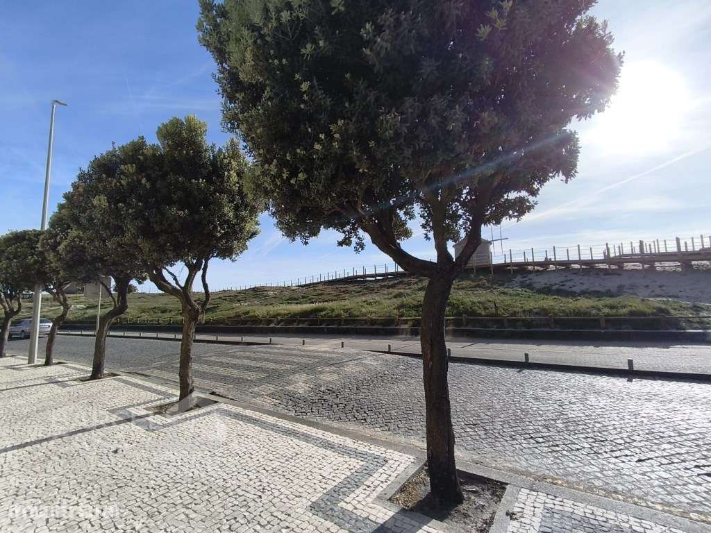 Viva o Sonho à Beira-Mar: Exclusivo T2 com garagem e condomínio com... - Grande imagem: 3/29