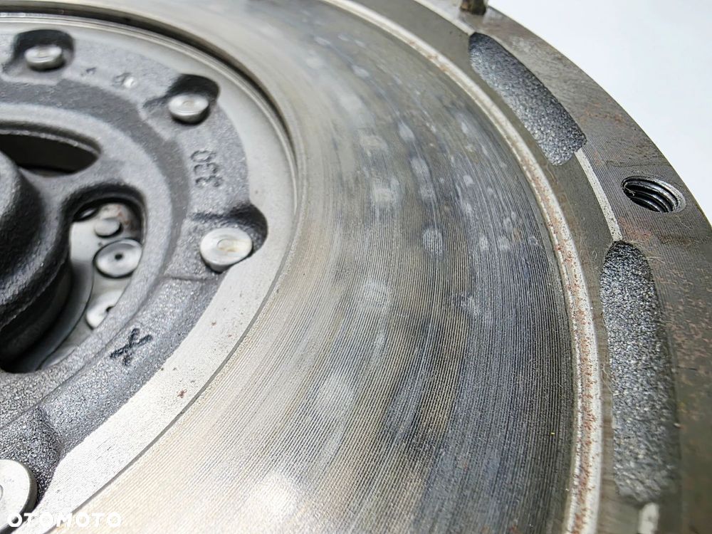 KOŁO DWUMASOWE SPRZĘGŁO AUDI A4 B8 A5 2.0 TDI TFSI 2289000298 4/26 - 4