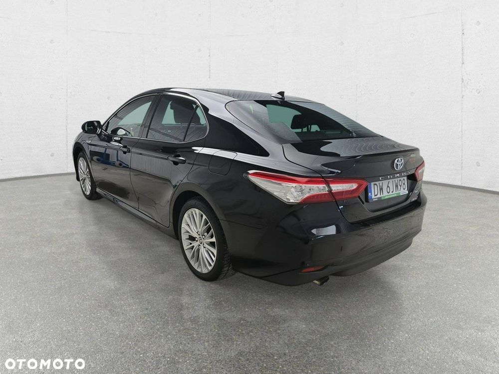 Toyota Camry - 5