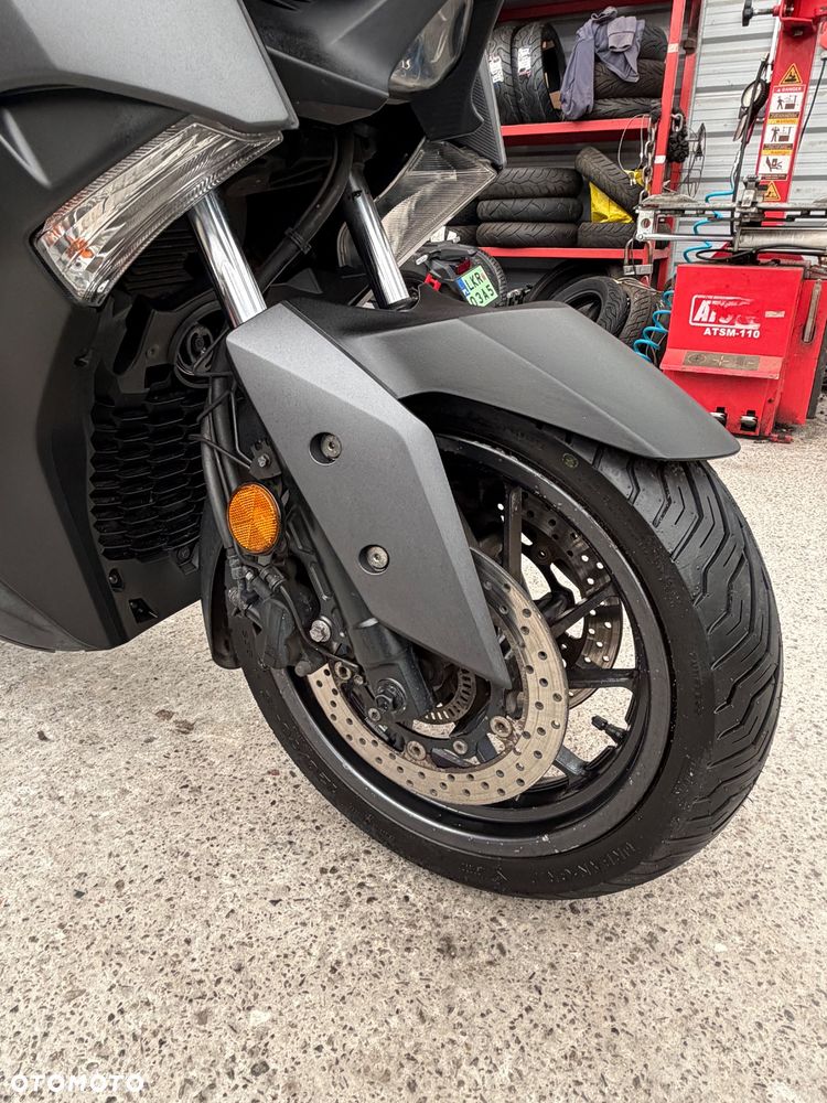 Yamaha X-max - 17