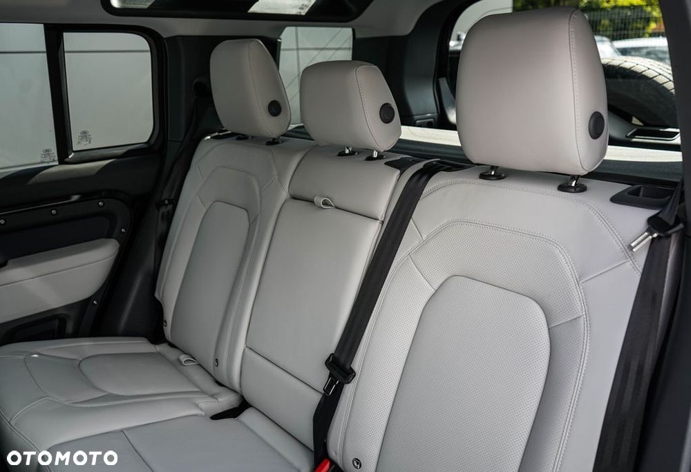 Land Rover Defender 3.0 D350 mHEV X-Dynamic HSE - 29