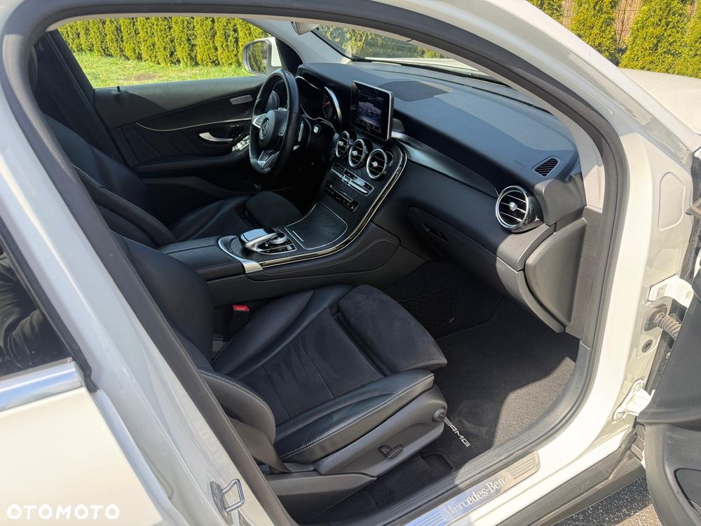 Mercedes-Benz GLC 250 4Matic 9G-TRONIC AMG Line - 21