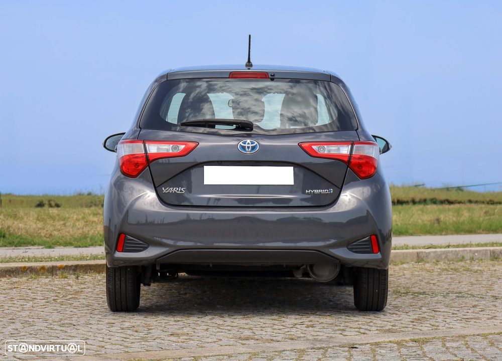 Toyota Yaris 1.5 HSD Comfort +P.Style+P.Techno - 6