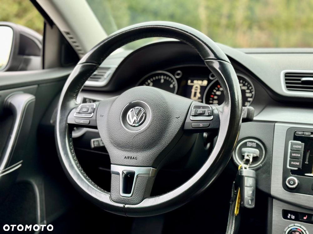 Volkswagen Passat 2.0 TDI DSG BlueMotion Technology Highline - 16