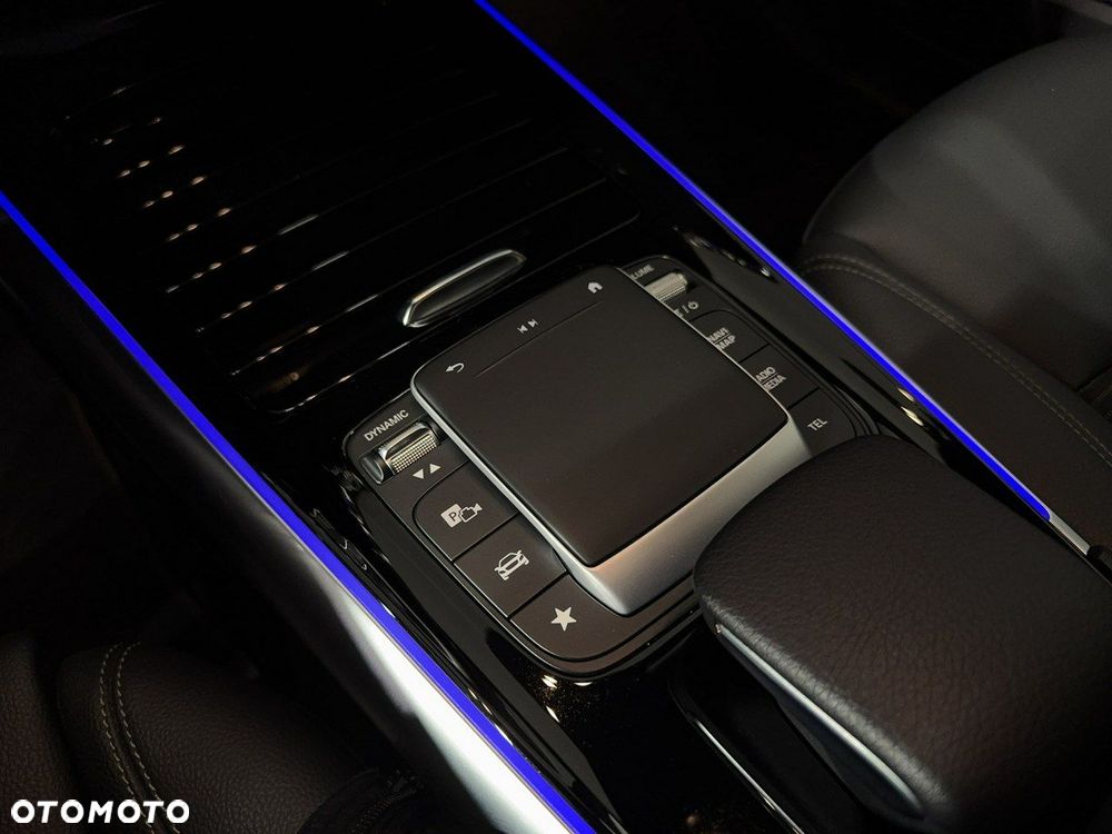 Mercedes-Benz GLA - 34