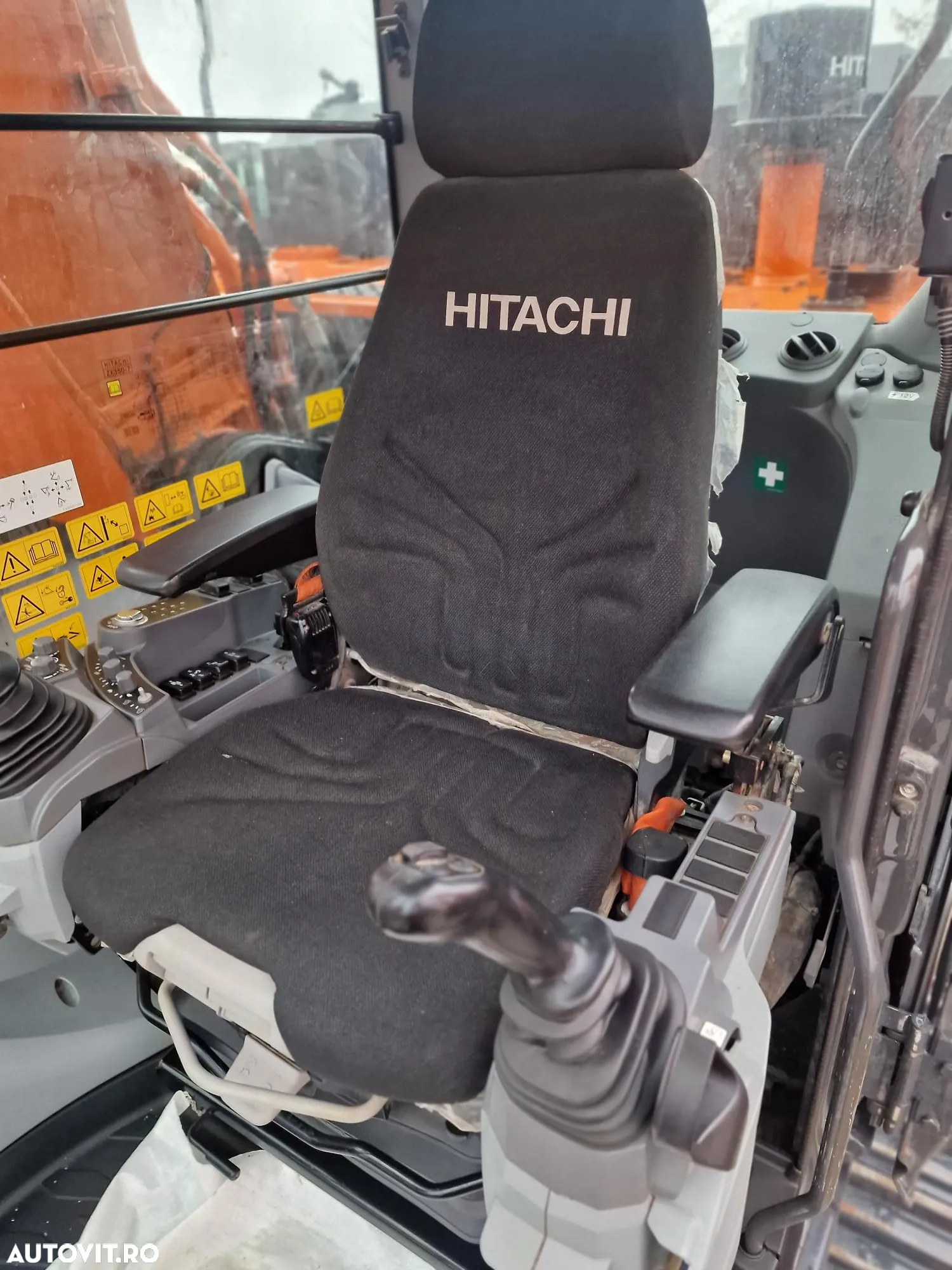 Hitachi ZX350-7, 37t, cupa NOUA 2,2mc, inst picon, a dous inst hidr, 3 pompe HITACHI, posibilitate leasing, STARE CA NOU-PRET DE CRIZA 179.000 EUR+Tva - 19