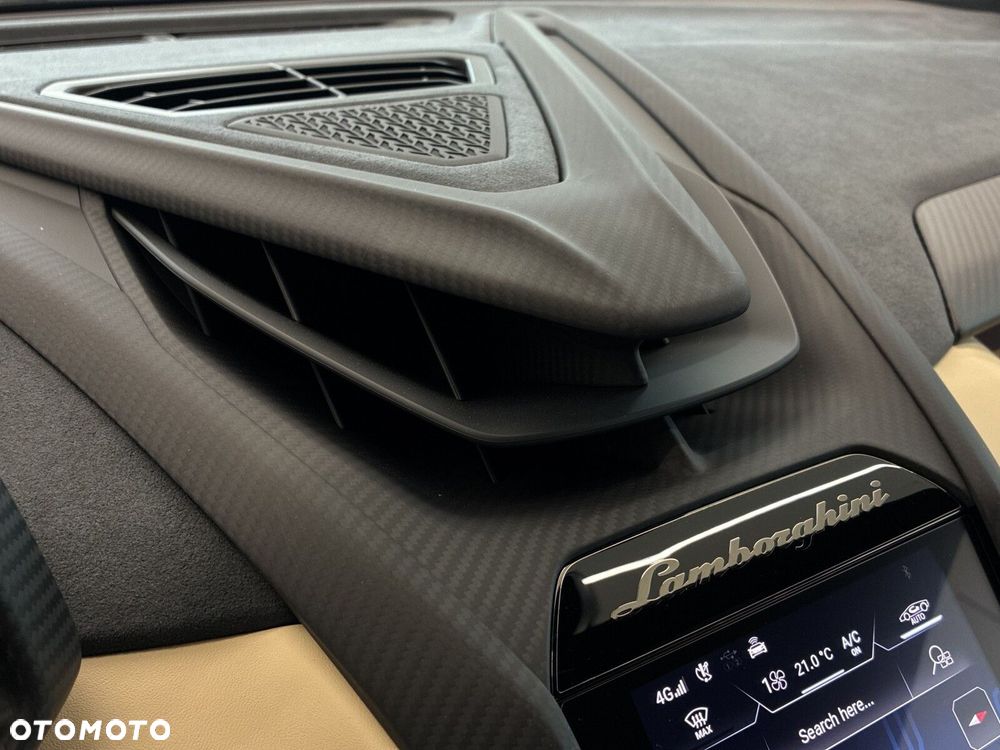 Lamborghini Revuelto - 13