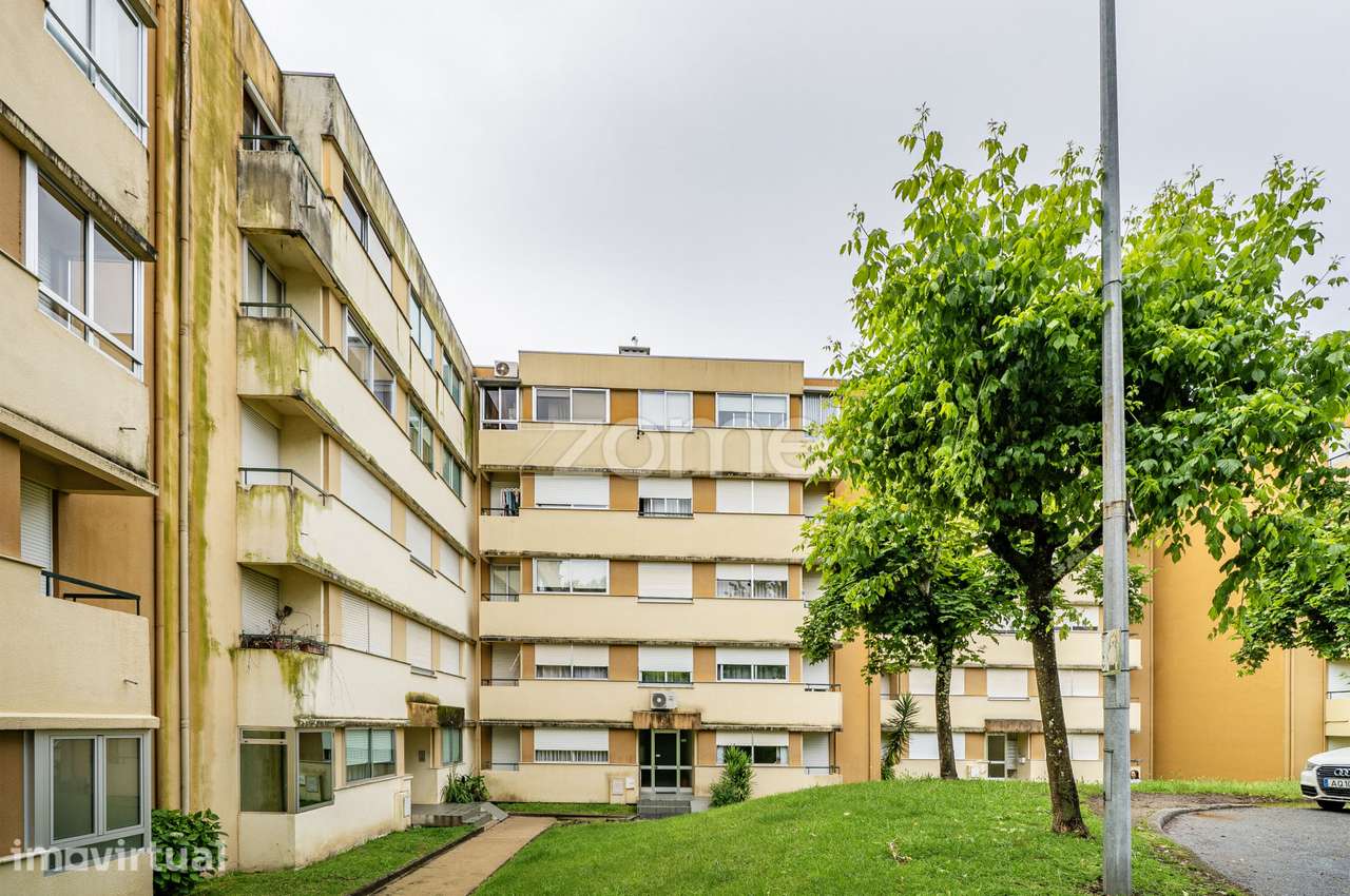 Apartamento T2 mobilado para arrendamento na Rua Magalhães Lima -Lo... - Grande imagem: 4/27