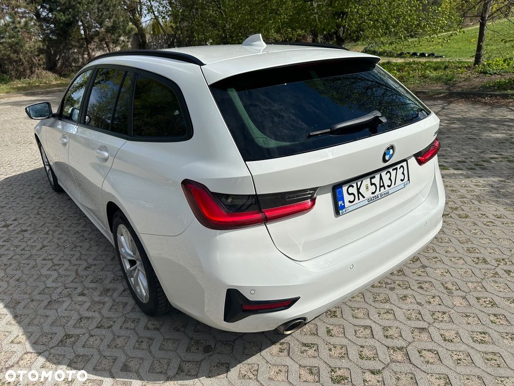 BMW Seria 3 318i - 9