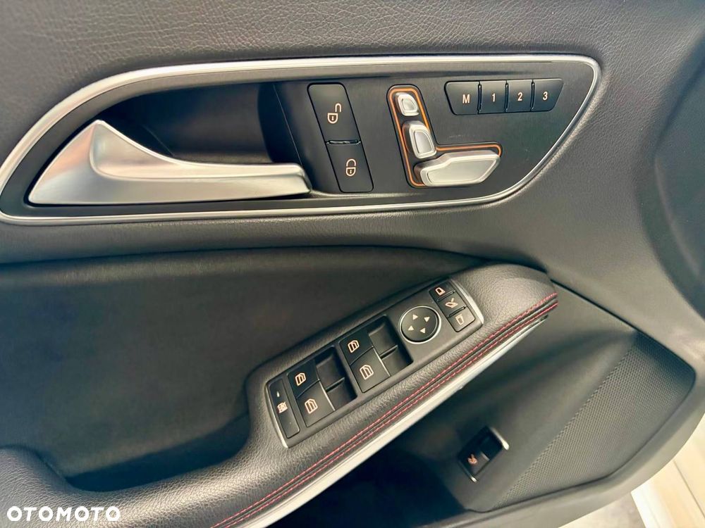 Mercedes-Benz CLA 220 4-Matic AMG Line - 22