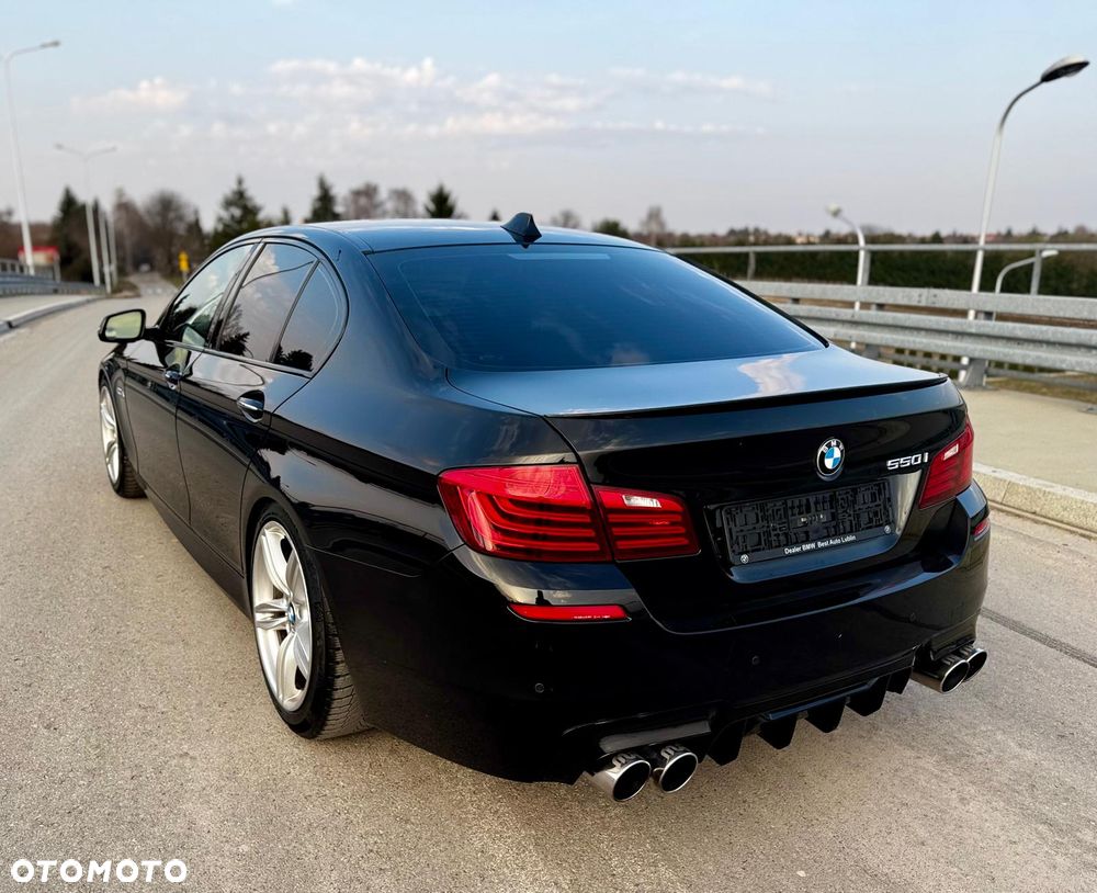 BMW Seria 5 550i - 8