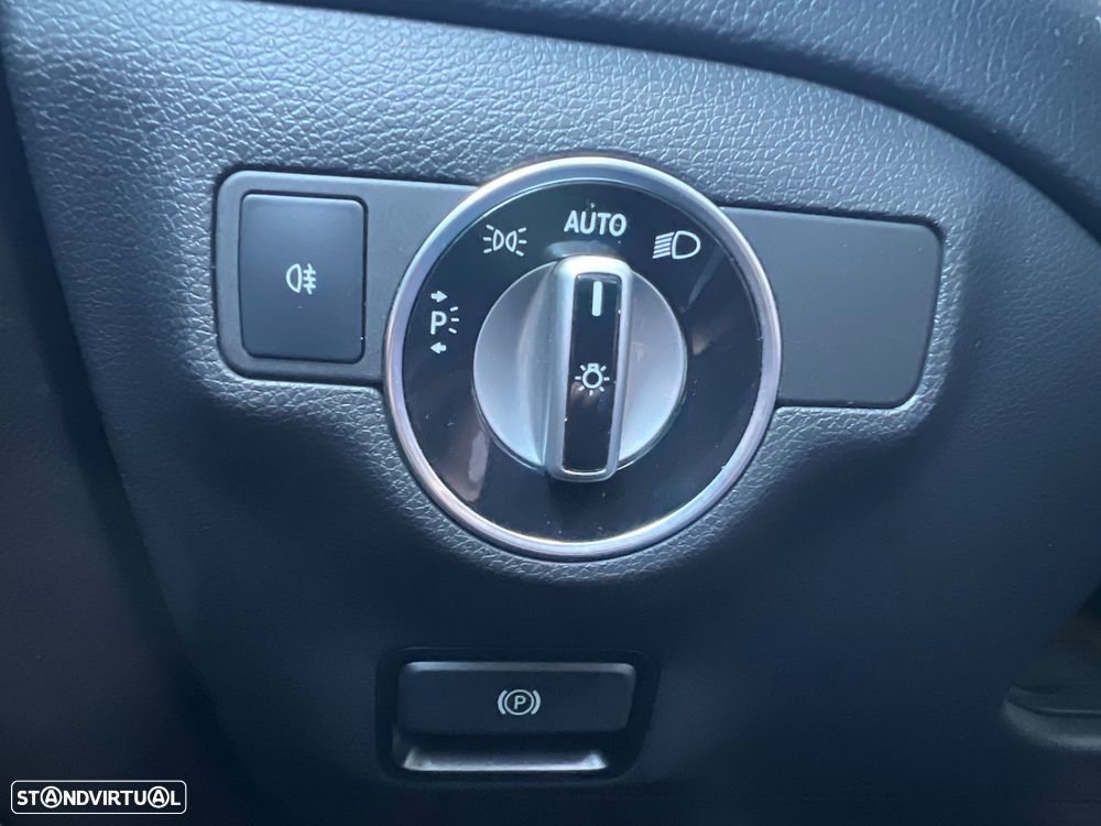 Mercedes-Benz CLA 220 d Shooting Brake AMG Line Aut. - 43