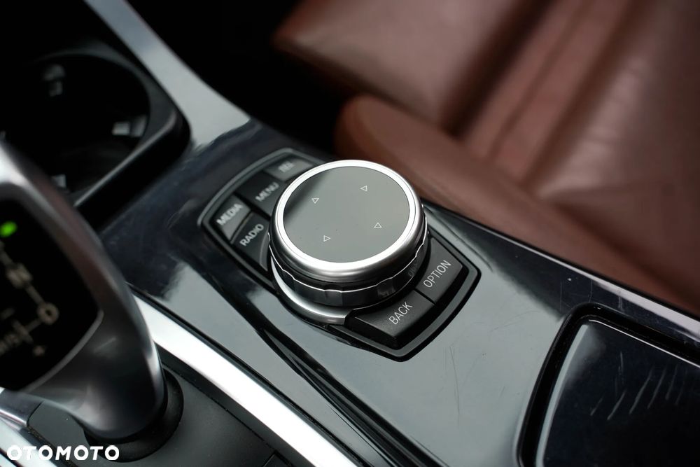 BMW Seria 5 520d - 32