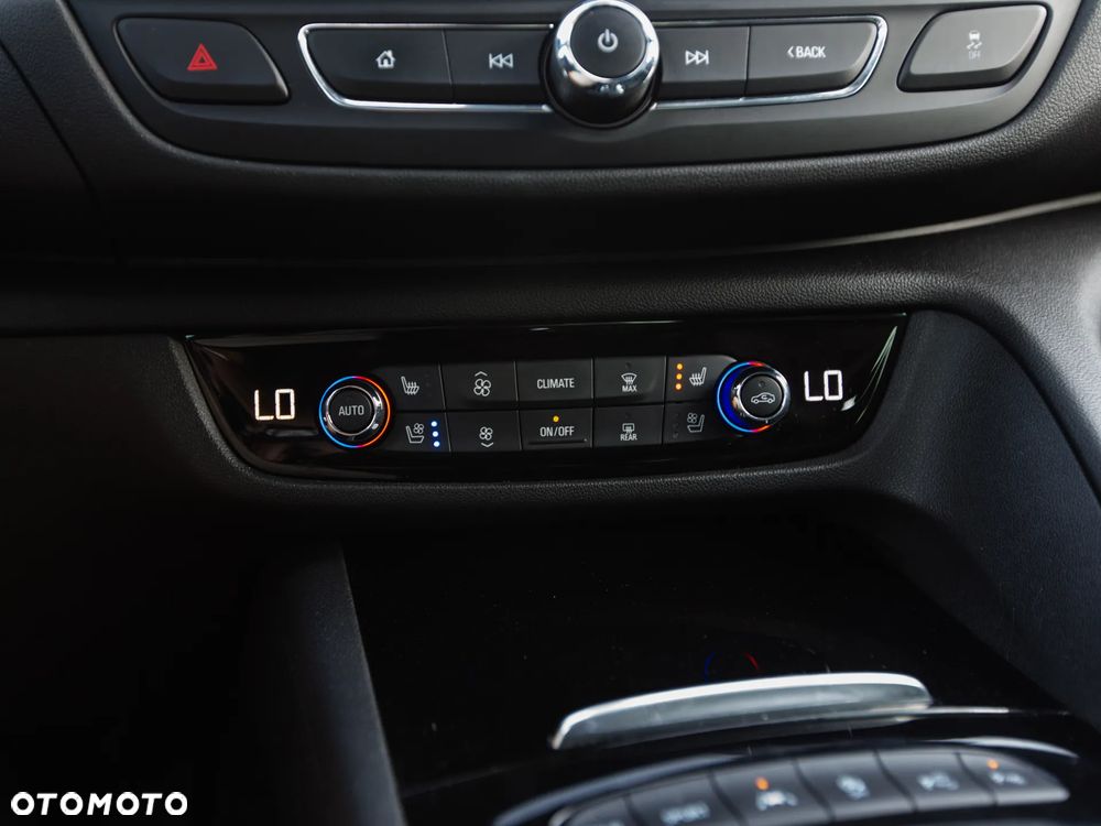 Opel Insignia 2.0 BiTurbo 4x4 Exclusive - 24