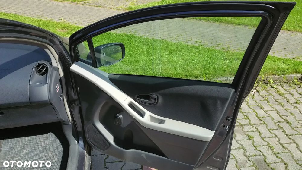Toyota Yaris 1.3 Terra Gold - 5