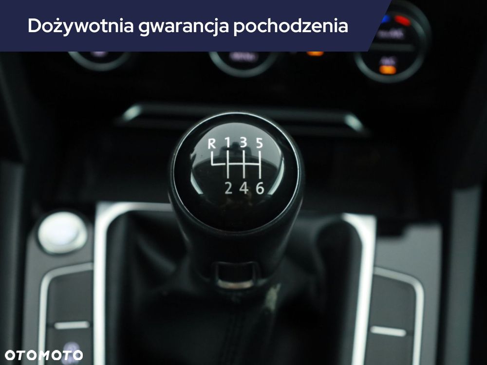 Volkswagen Passat - 17