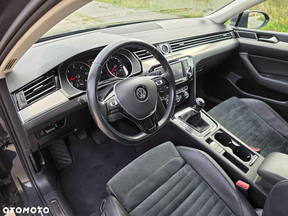 Volkswagen Passat 2.0 TDI (BlueMotion Technology) Highline - 13