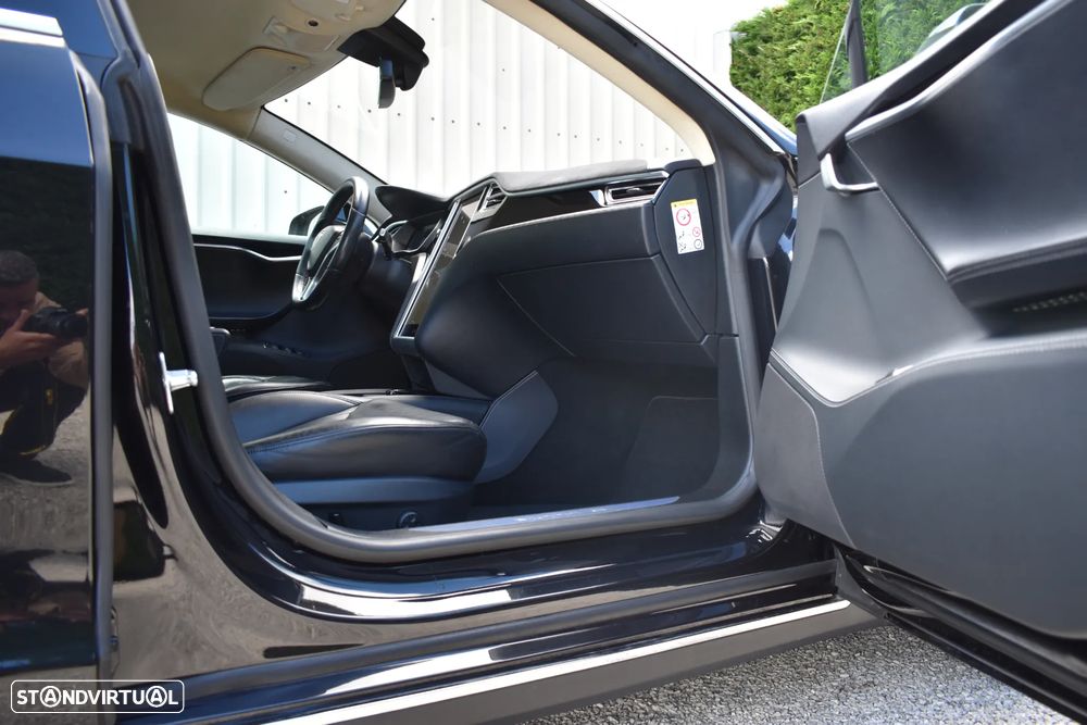 Tesla Model S 85 - 17