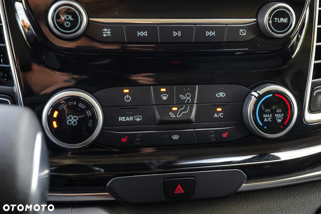 Ford Tourneo Custom 320 L2H1 VA Autm Titanium - 28