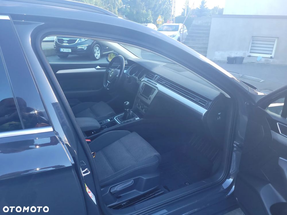 Volkswagen Passat - 11