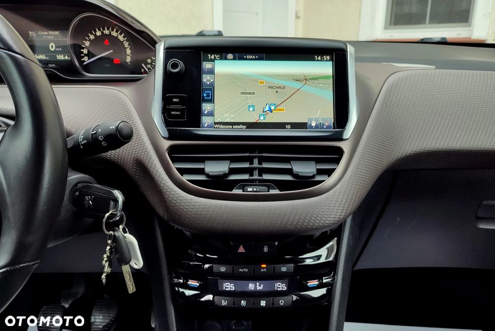 Peugeot 2008 1.2 Pure Tech Allure S&S - 10