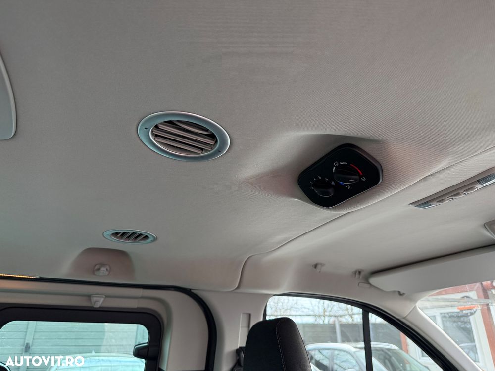 Ford Tourneo Custom - 9