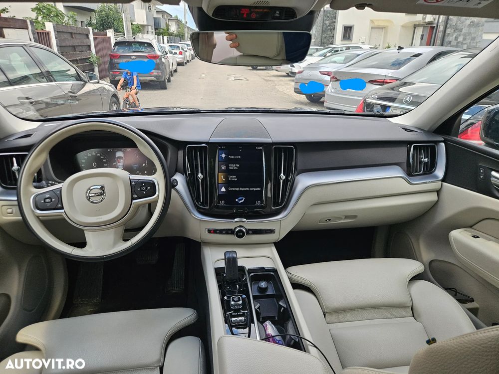 Volvo XC 60 B4 MHEV AWD Momentum Pro - 5