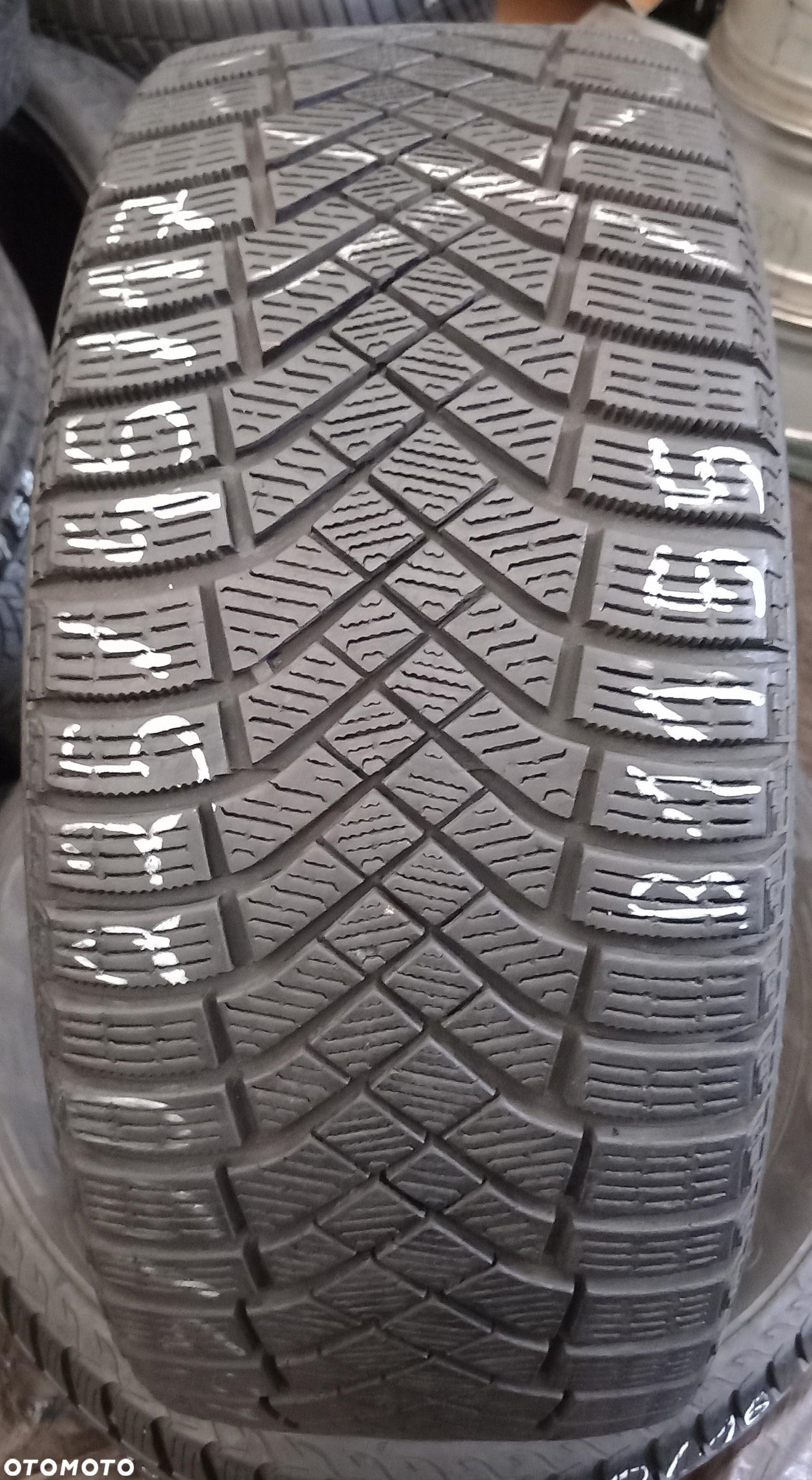 225/45/17 Pirelli Ice Zero Studless 94H - 1