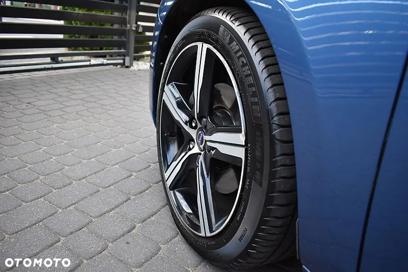 Volvo V60 D4 R-Design - 33