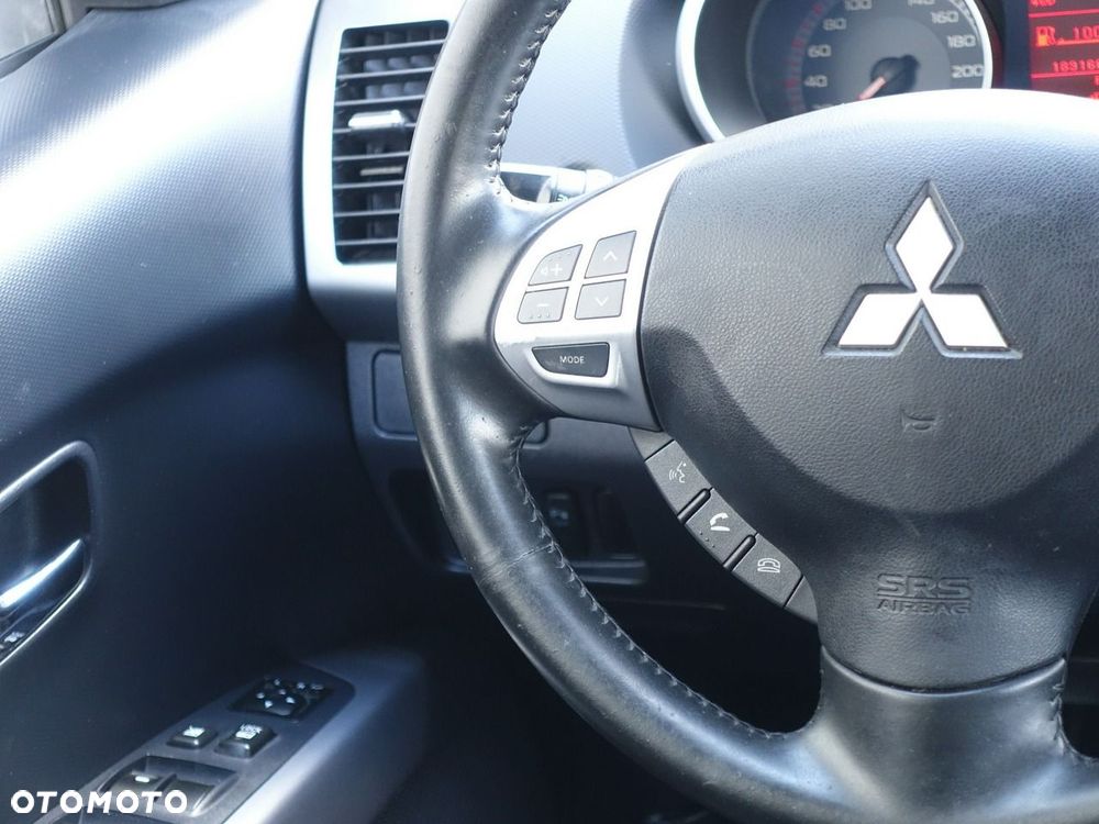 Mitsubishi Outlander 2.4 4WD Intense - 21
