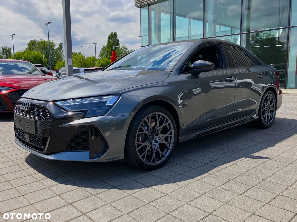 Audi RS3 Limousine - 8