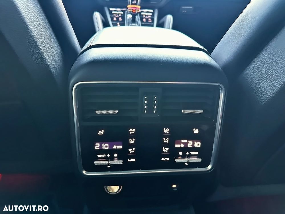 Porsche Cayenne Turbo - 10