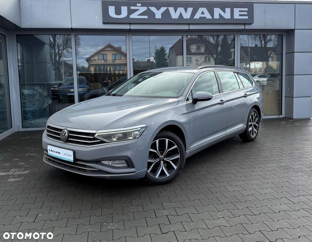 Volkswagen Passat - 1