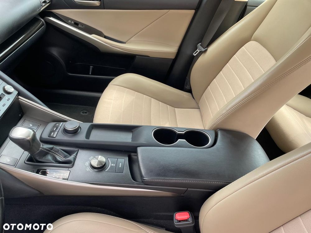 Lexus IS 200t Elegance - 6