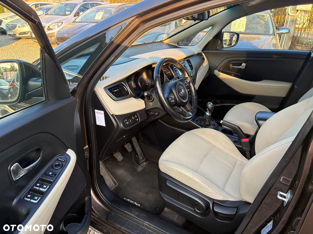 Kia Carens 1.6 GDI Attract - 9