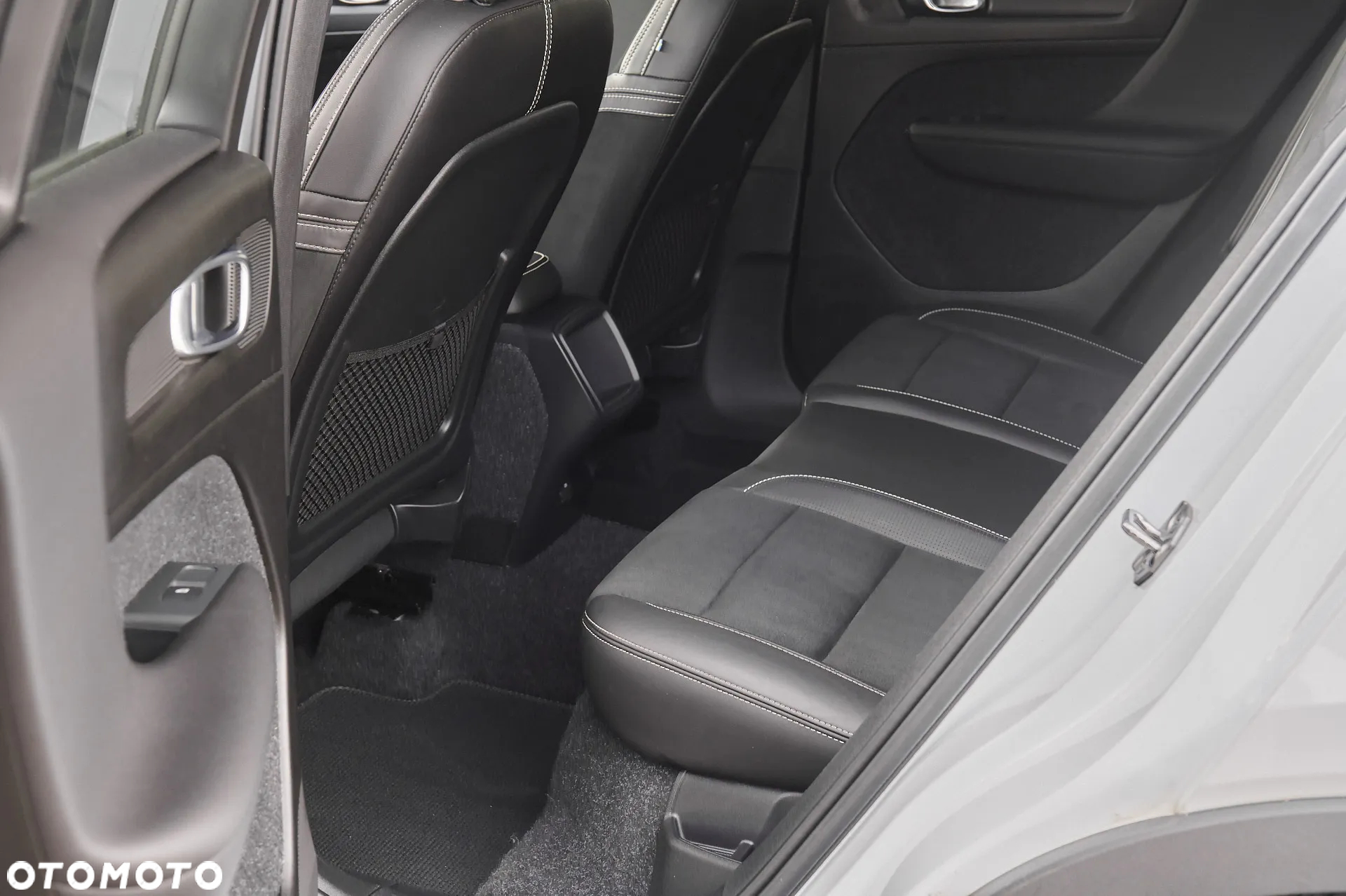 Volvo XC 40 T3 R-Design - 31