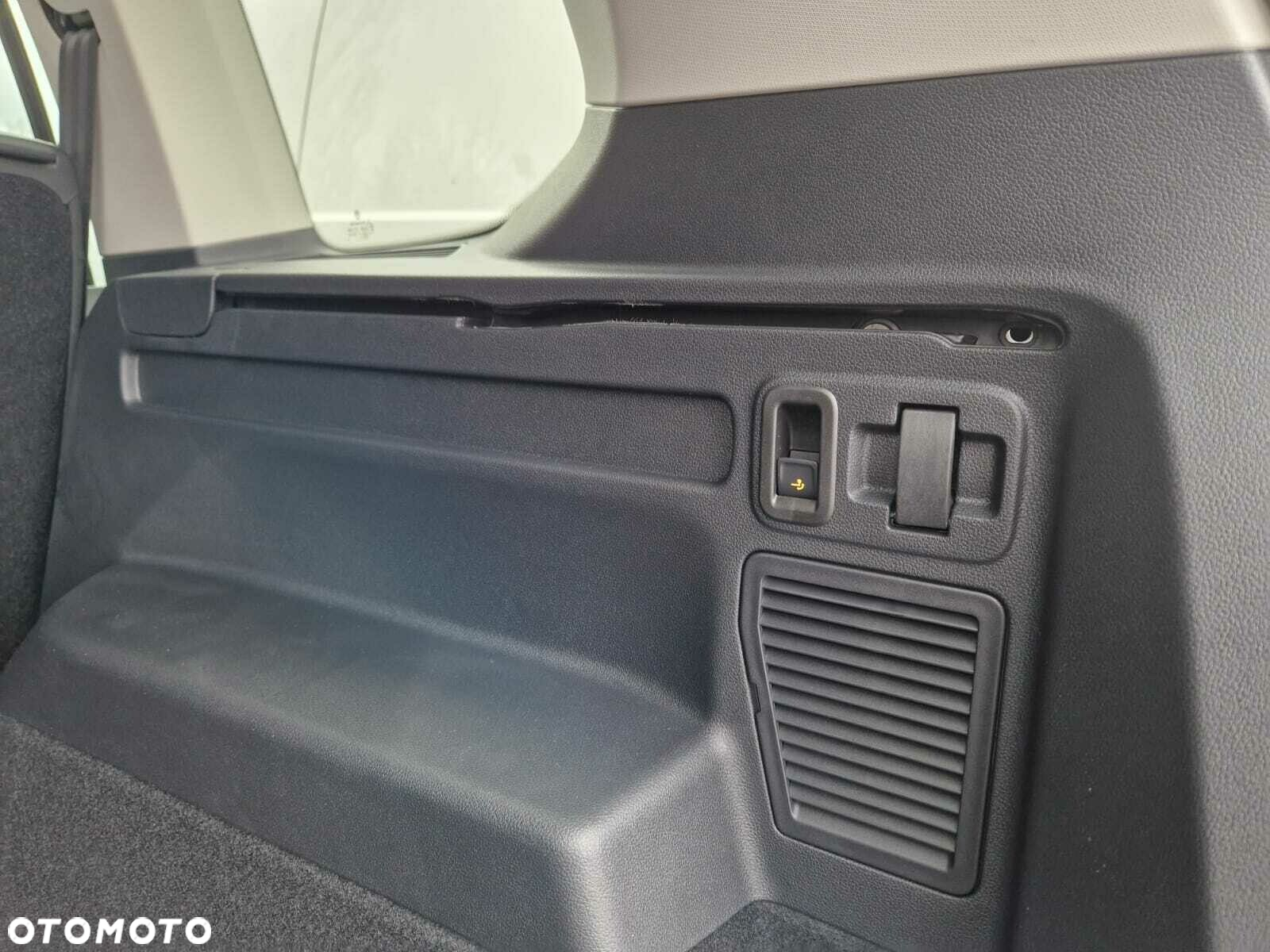 Volkswagen Touran - 11