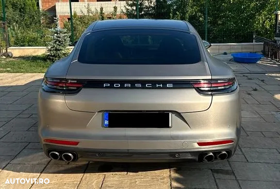Porsche Panamera 4S - 9